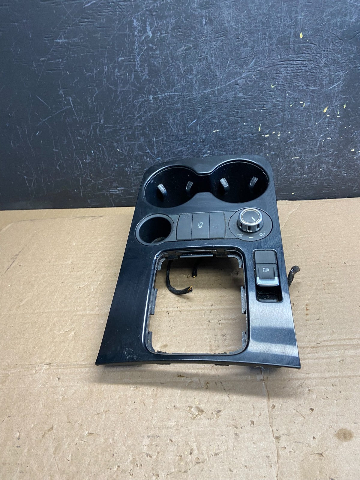 2013-2014 Volkswagen Touareg Center Console Cupholder Shifter Panel AF2048 DG3