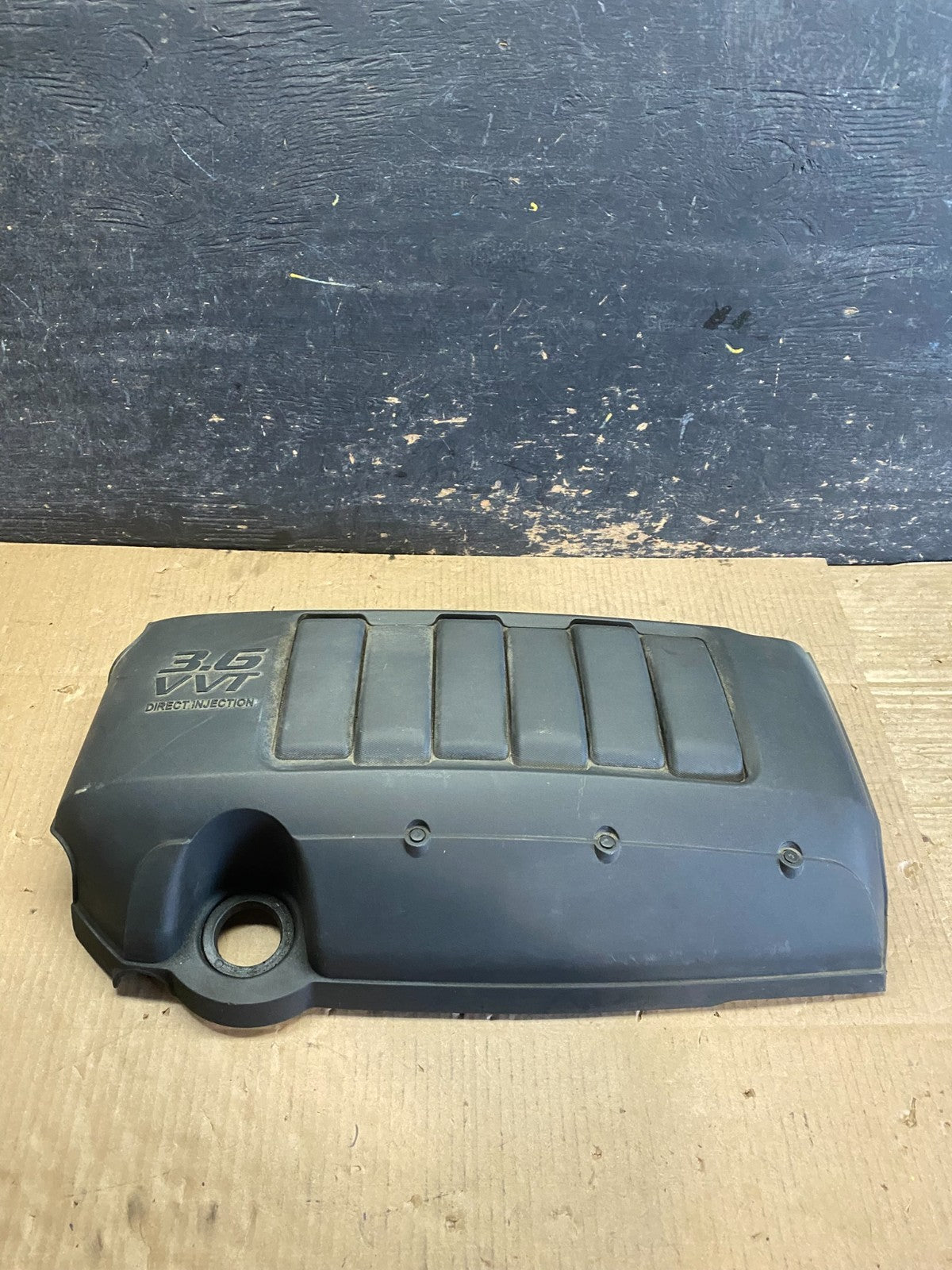 2007 to 2008 GMC Acadia 3.6L VVT Engine Cover Shield OEM W5775 DG0