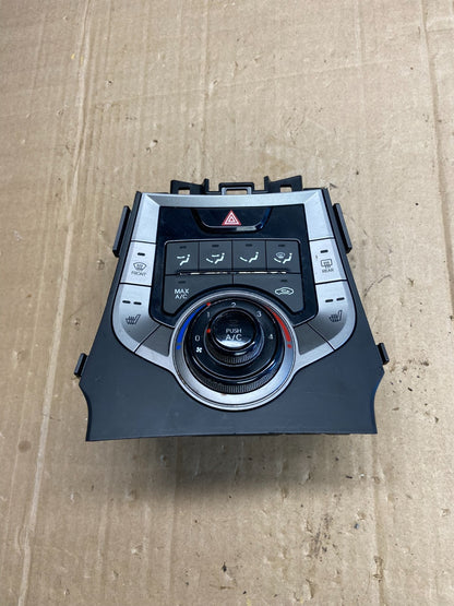 2011 - 2013 Hyundai Elantra Center Heater A/C AC Climate Control Panel AD7257 DG0
