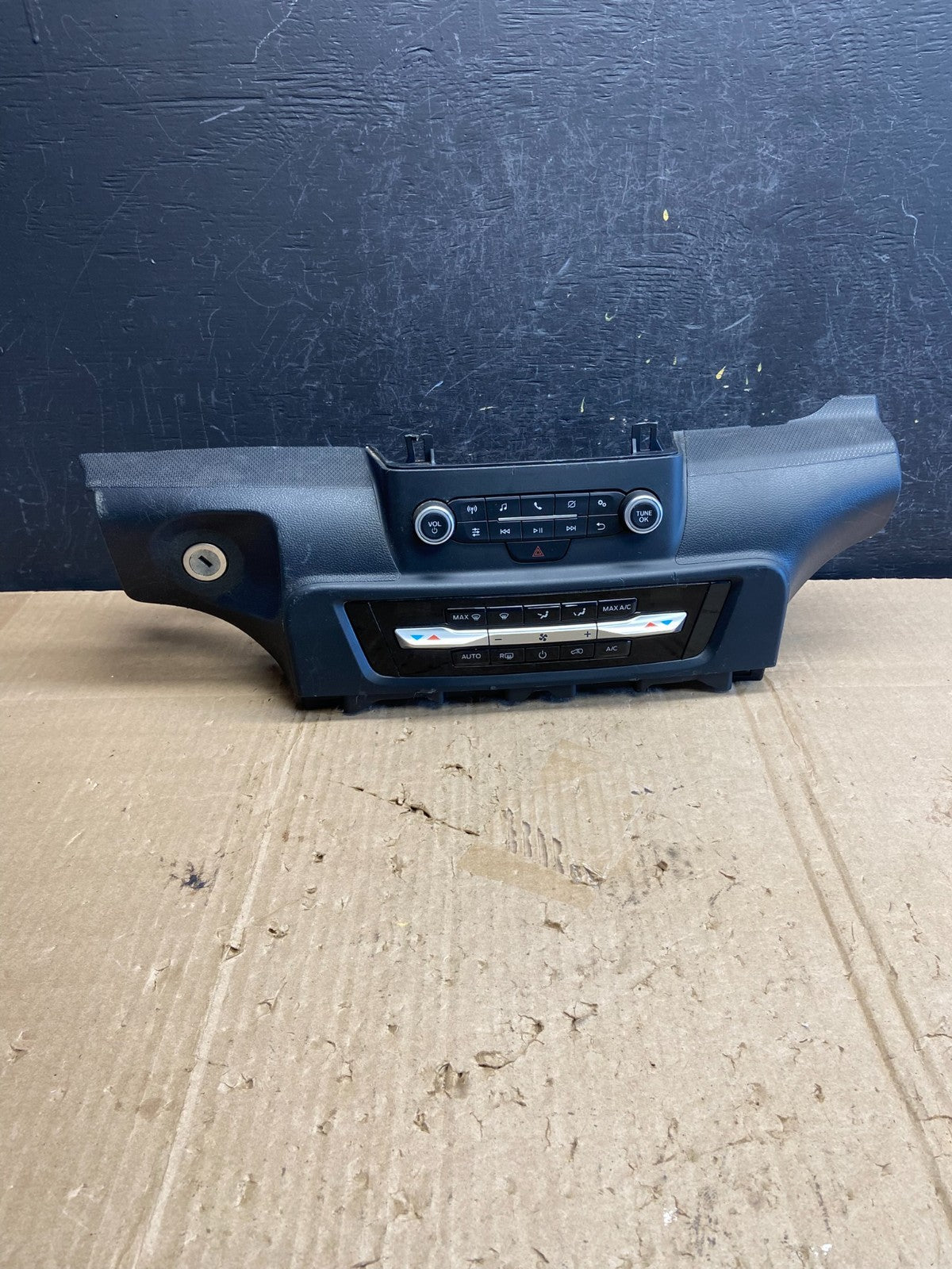 2020 to 2023 Ford Explorer Radio Climate Control Panel Trim ae1903 DG0