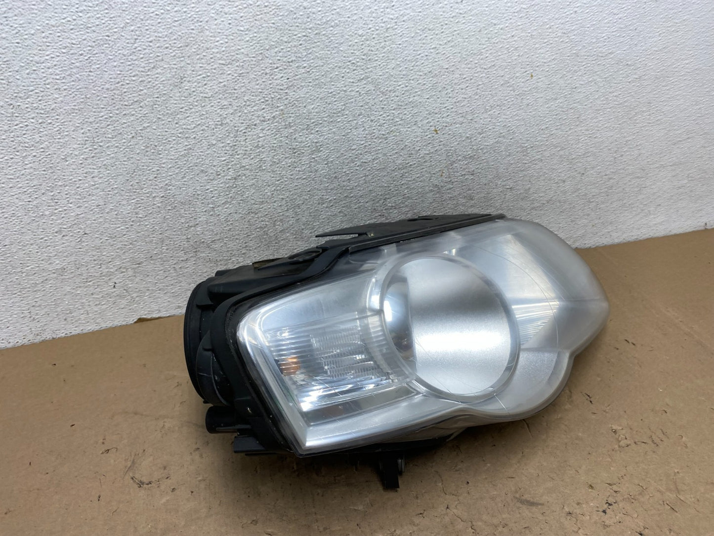 2006-2010 Volkswagen Passat Right Passenger Side Halogen Headlight AG4459 DW2