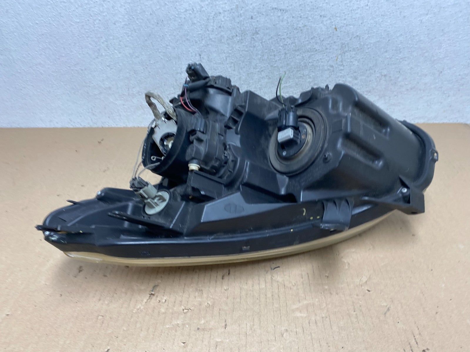 2009-2013 Nissan Rogue Right Passenger Xenon HID Headlight AE7267 DW11