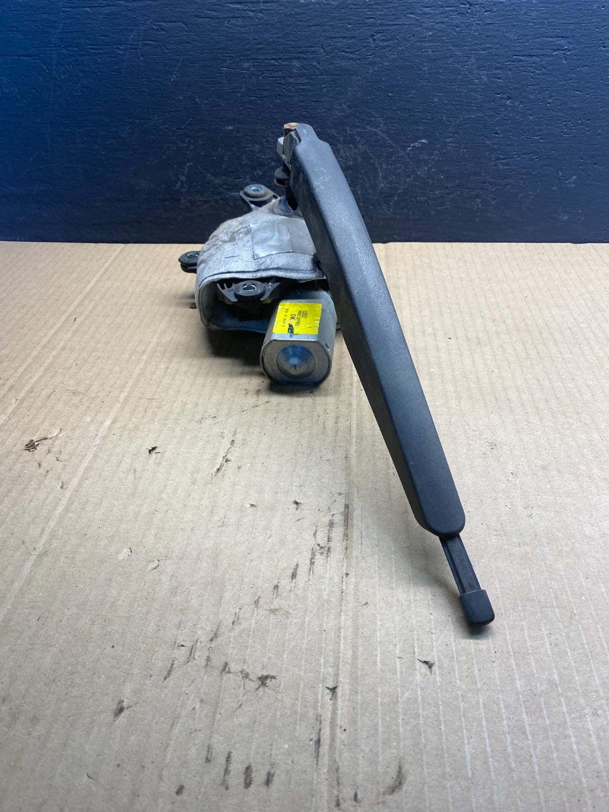 2011 to 2019 Ford Explorer Rear Windshield Wiper Motor OEM ac0890 DG2