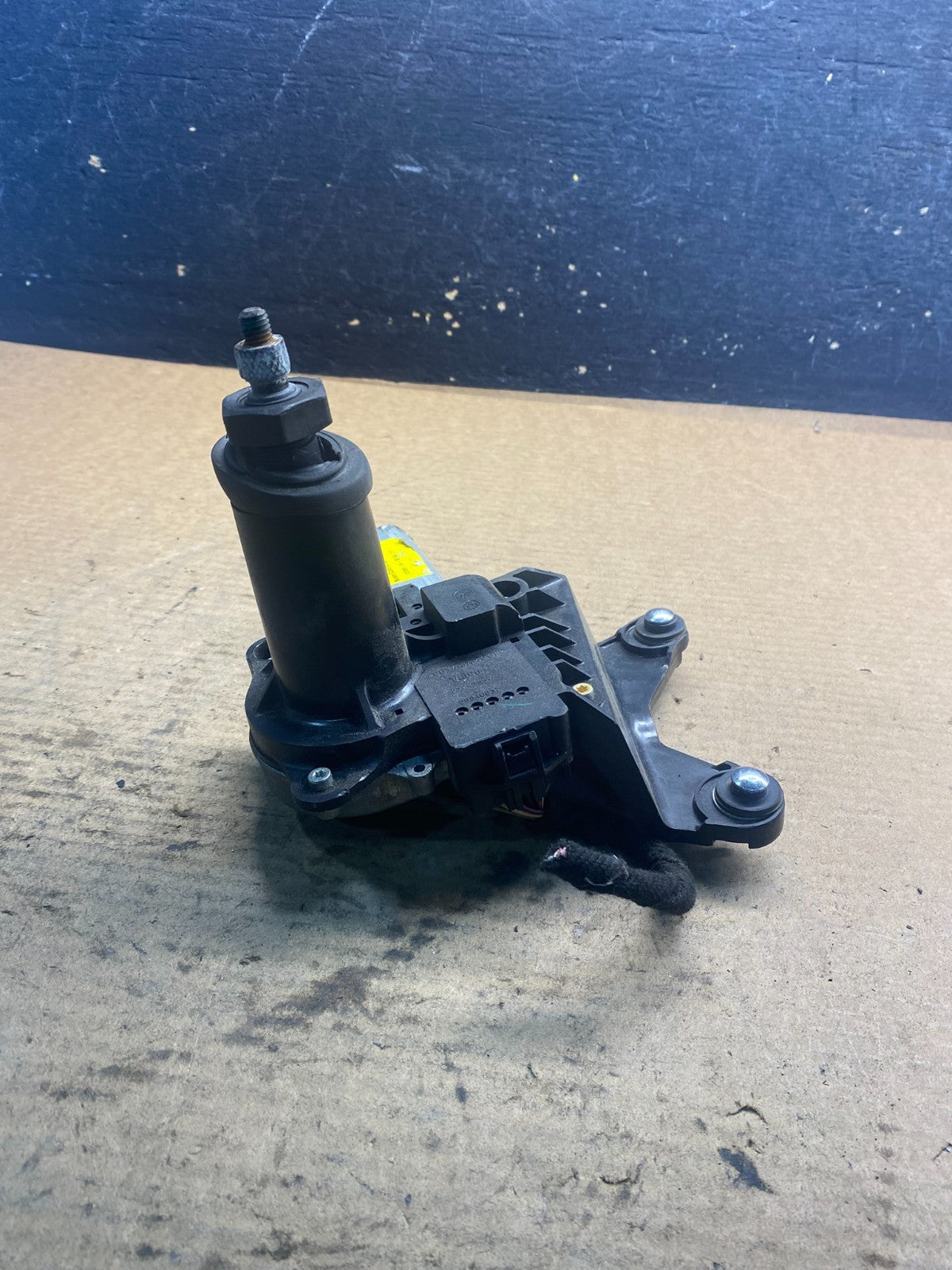 2007 to 2014 Cadillac Escalade Rear Windshield Washer Wiper Motor AA0745 DG3