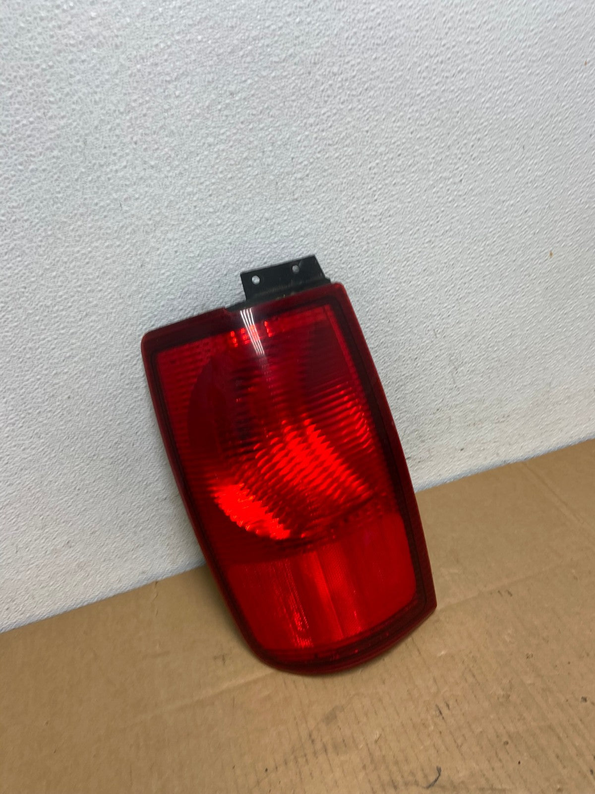 1998 to 2002 Lincoln Navigator Left Driver LH Side Tail Light AC7537 LK2