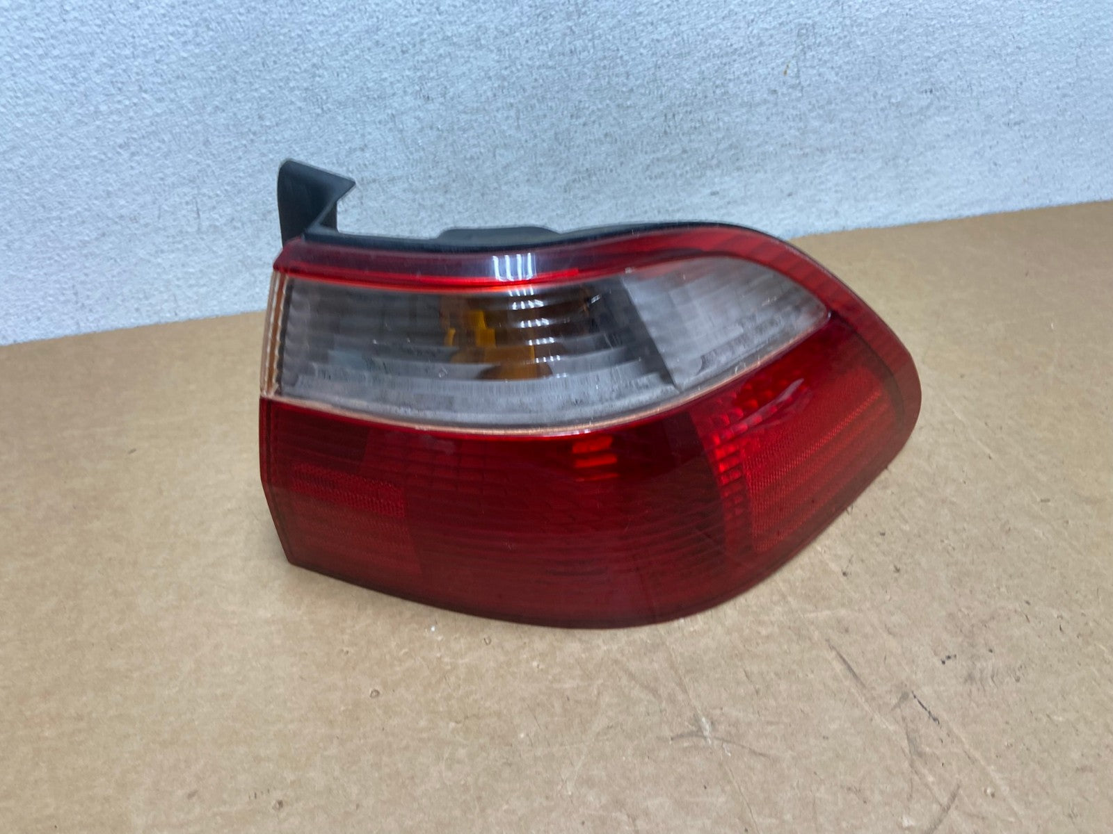 1998 to 2000 Honda Accord Sedan 4door Right RH Side Tail Light AD6135 LK0