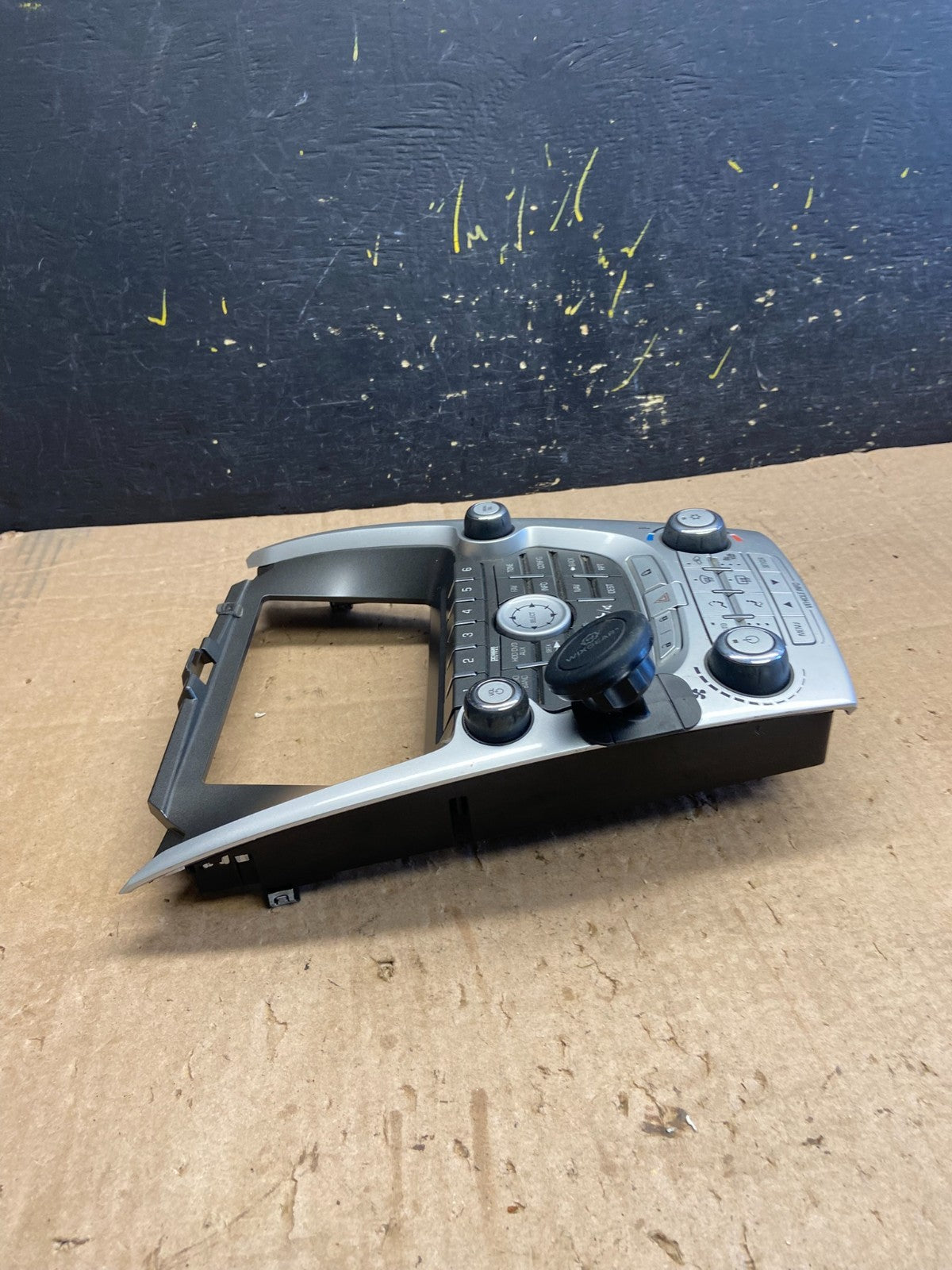 2010-2011 Chevy Equinox Terrain Radio Face Climate Control Panel Bezel Z1657 DG1