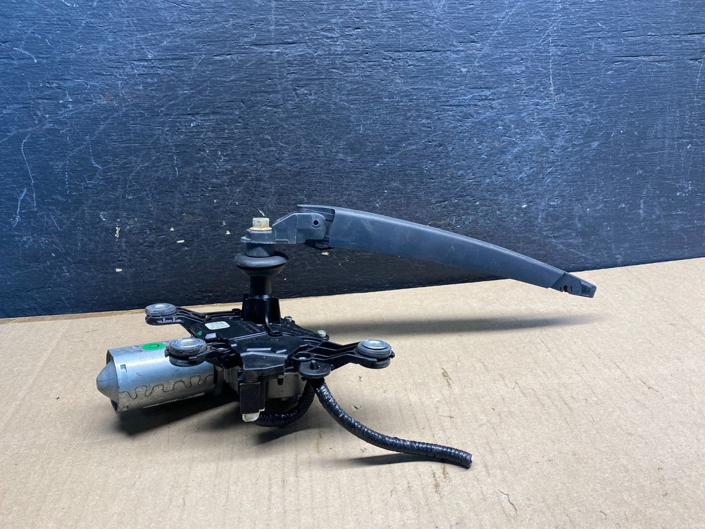 2013-2016 Nissan Pathfinder Back Door Rear Wiper Motor Wiper Blade ag9657 DG1