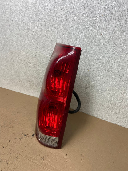 2002 to 2006 Chevrolet Avalanche Left Driver LH Tail Light AF5001 LK1