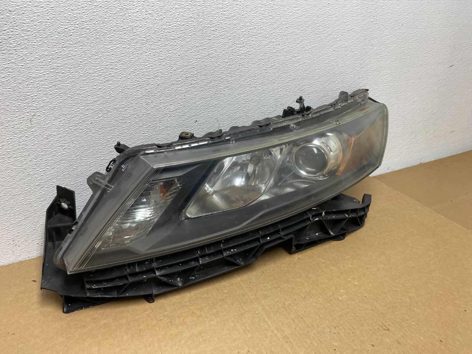 2010 - 2012 Honda Accord Crosstour Left Driver LH Side Headlight AB9989 DW2