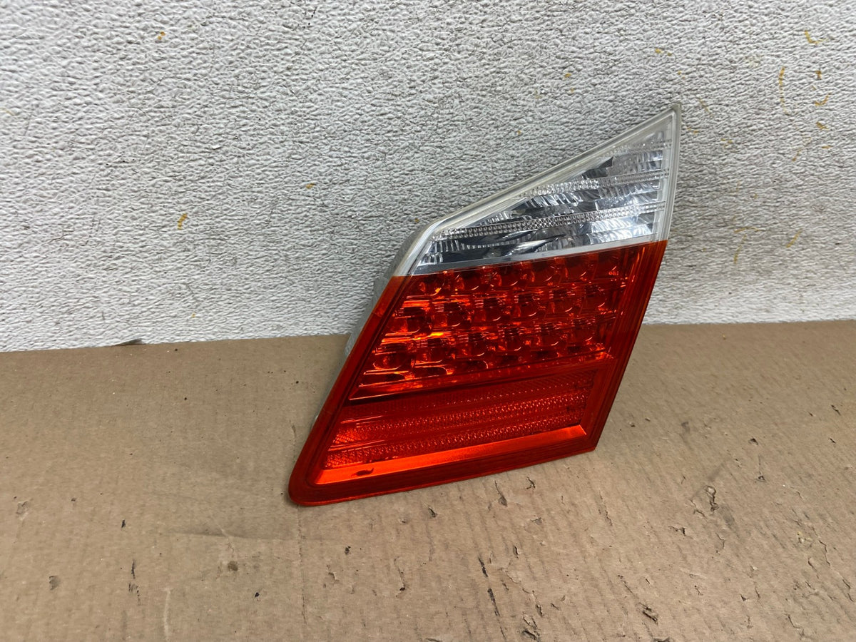 2009-2011 Hyundai Genesis Sedan Right Passenger Inner Tail Light AH5907 LK1