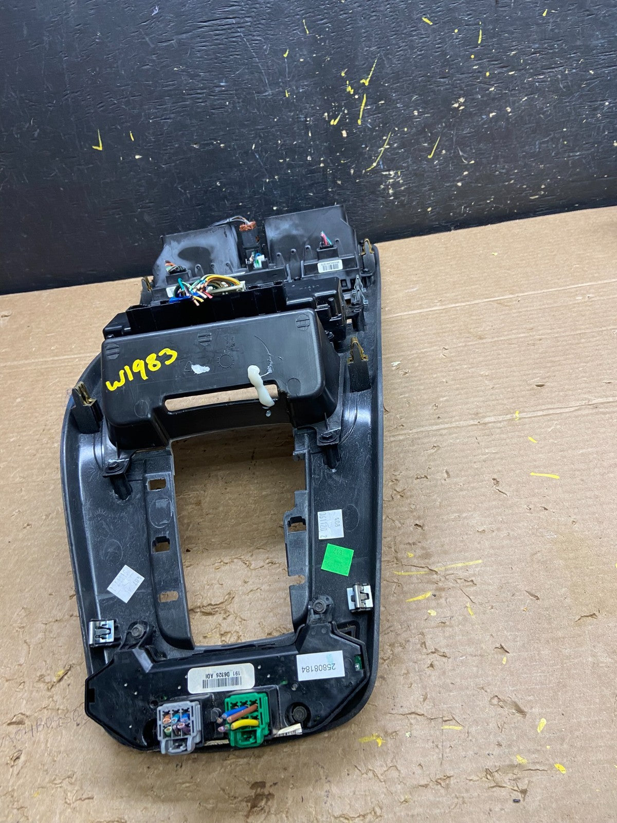 2007 to 2009 Chevrolet Equinox Radio Face Climate Control Panel Bezel W1984 DG5