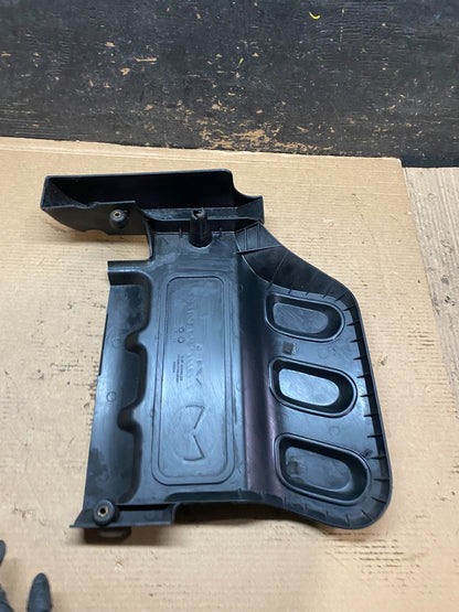 2001 to 2004 Mazda Tribute DOHC 24 VALVE Engine Shield Top Cover v9345 DG7