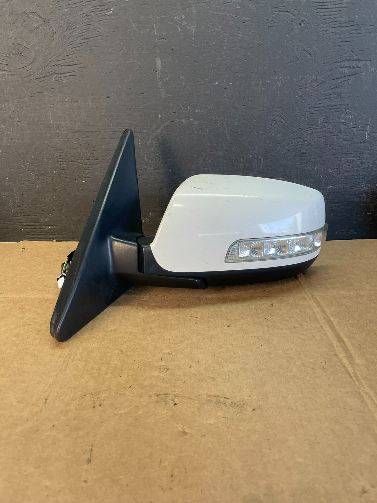 2011 - 2015 Kia Sorento Left Driver Lh Side Door Mirror Turn Signal AE09610