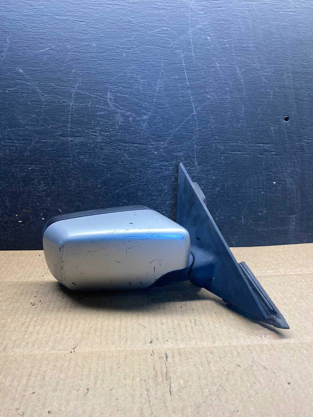 2001 to 2006 BMW 325i Right Passenger Side View Door Mirror AG7296 DW0
