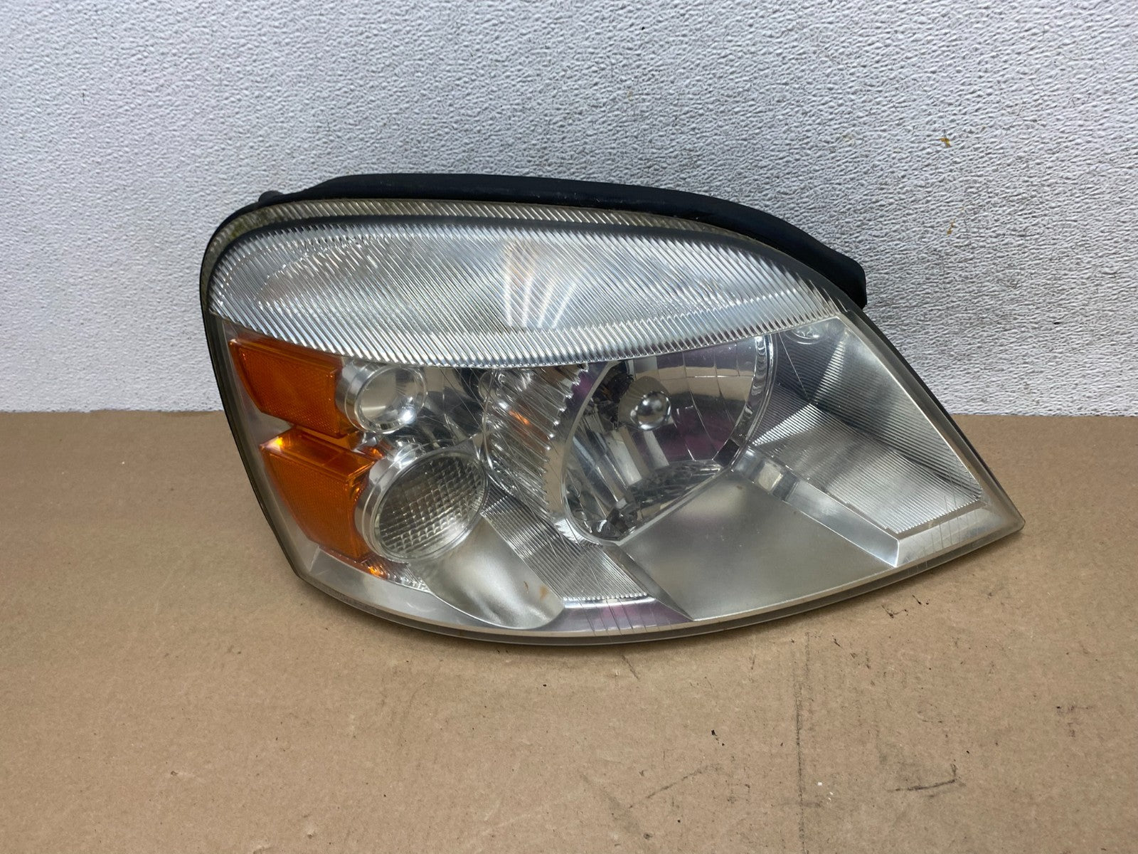 2004 - 2007 Ford Freestar Right Passenger RH Side Headlight Halogen AG4543 DW0
