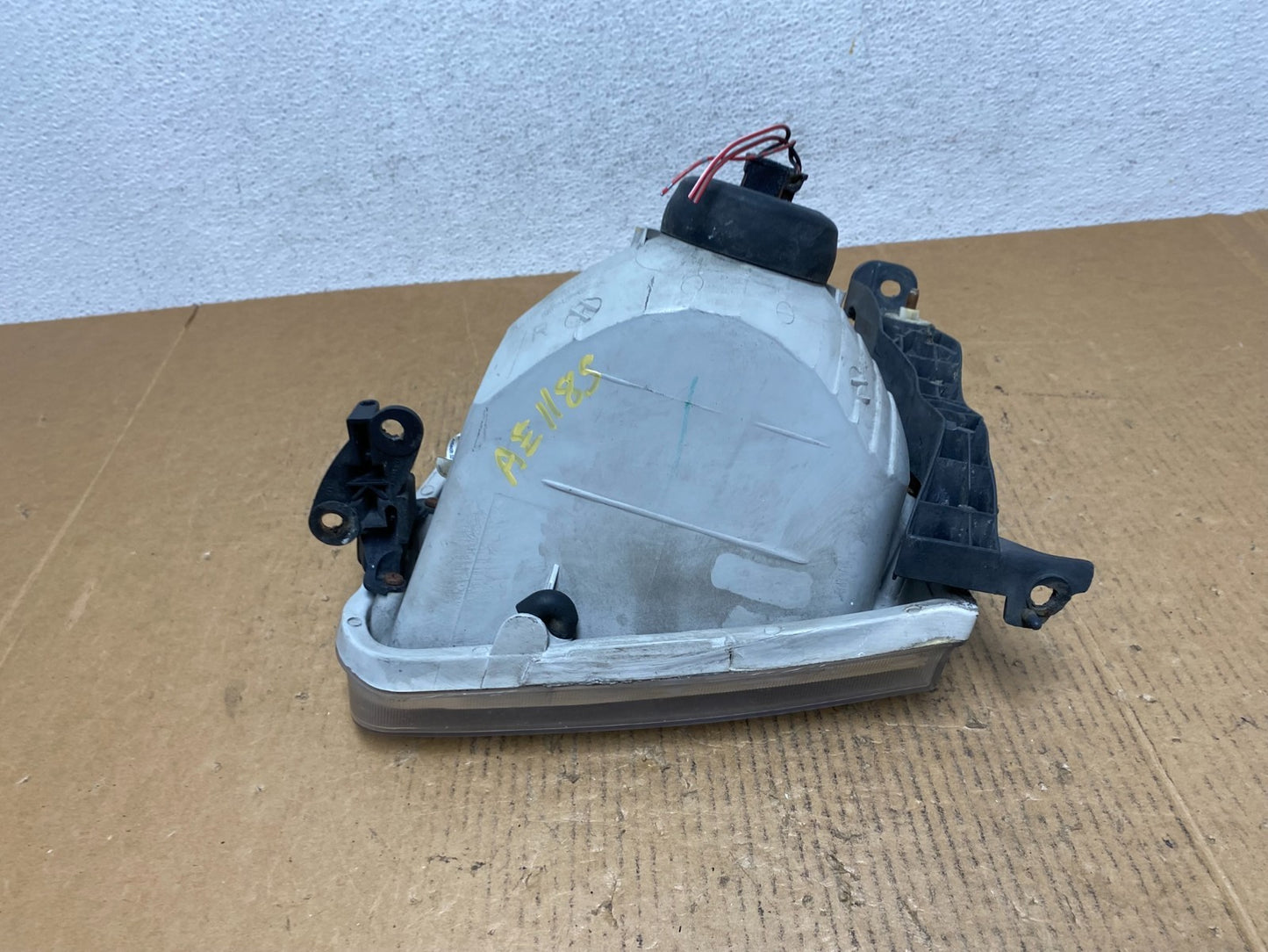 2001 to 2004 Toyota Sequoia Right Passenger RH Side Headlight Halogen AE1185 DW8
