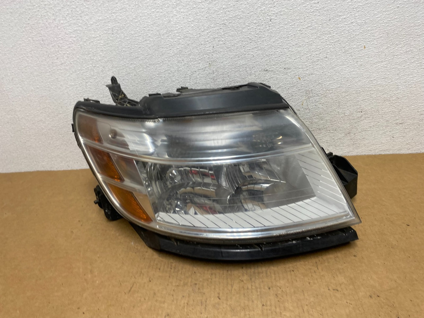 2008 to 2009 Ford Taurus Right Passenger RH Side Halogen Headlight AD4684 DW0
