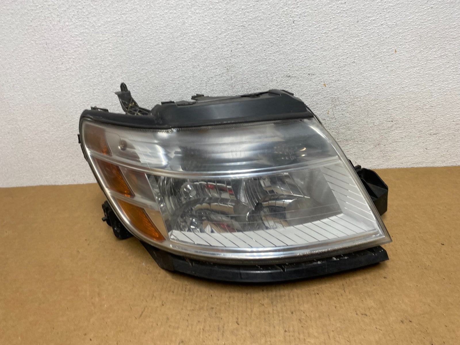 2008 to 2009 Ford Taurus Right Passenger RH Side Halogen Headlight AD4684 DW0