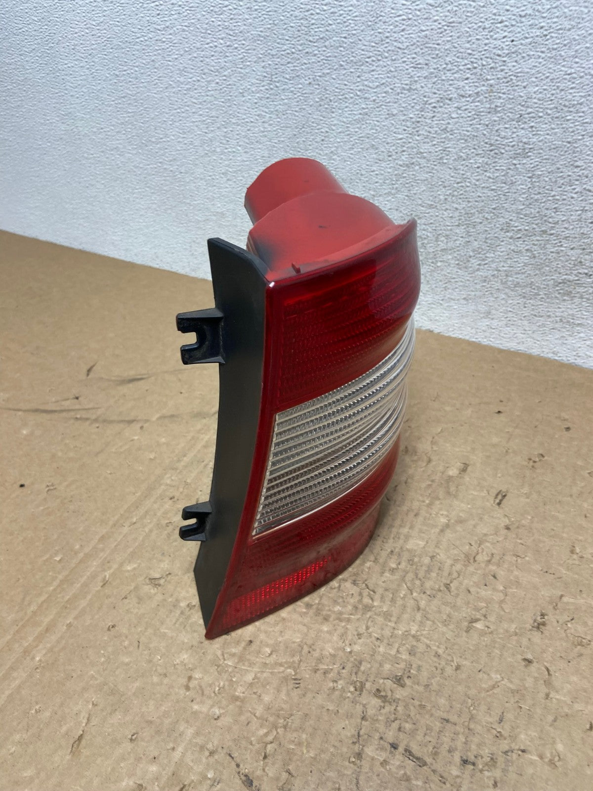 2002-2005 Mercedes ML 350 Ml-Class Right Passenger Rh Side Tail Light AG1189 LK2