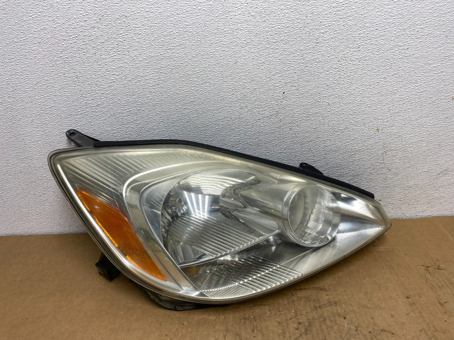 2004-2005 Toyota Sienna Driver Right Passenger Halogen Headlight AD1326 DW0