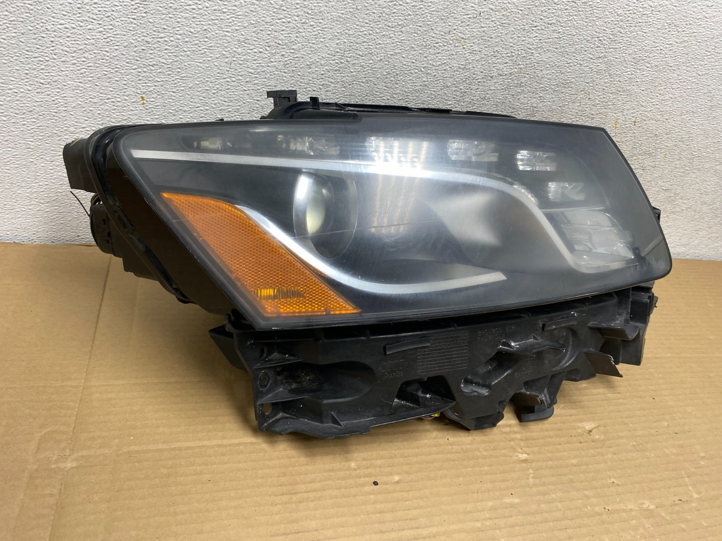 2009 to 2012 Audi Q5 Right Passenger RH Side Xenon HID Headlight AG9319 DW1