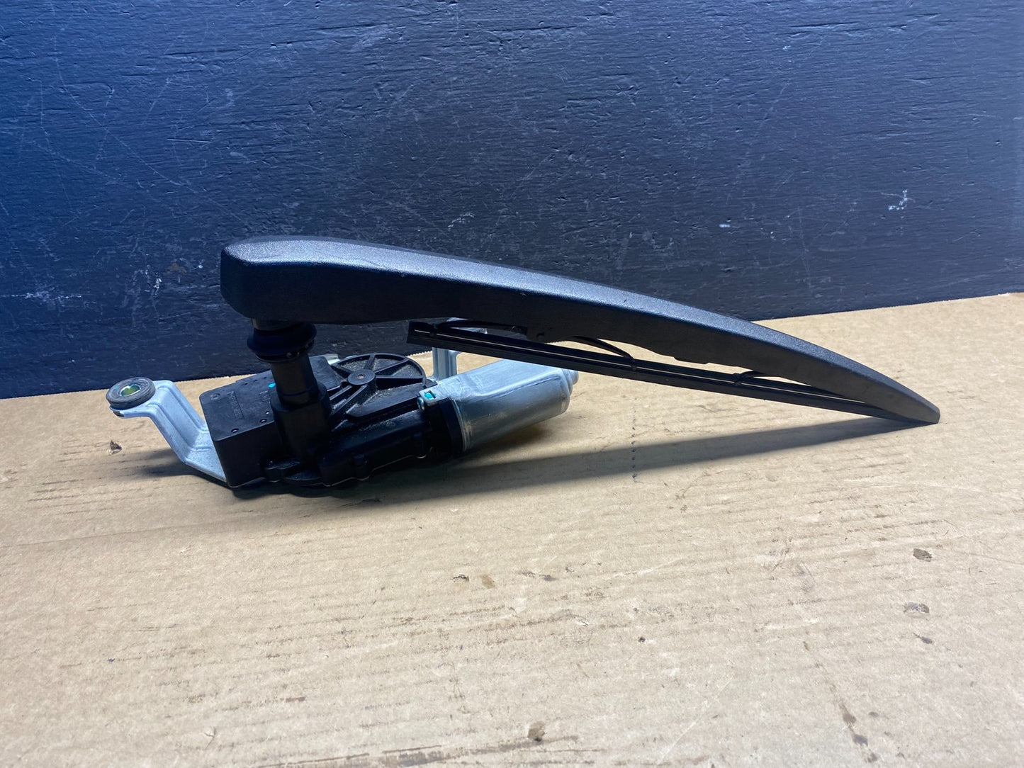 2010 to 2016 Cadillac SRX Rear Windshield Washer Wiper Motor AC7986 DG3