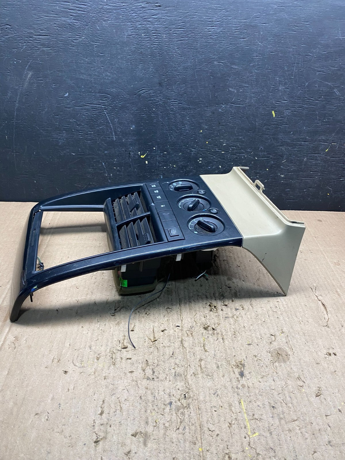 2006 - 2010 Ford Explorer Radio Heater Climate A/C Control Bezel  Trim P1954 DG4