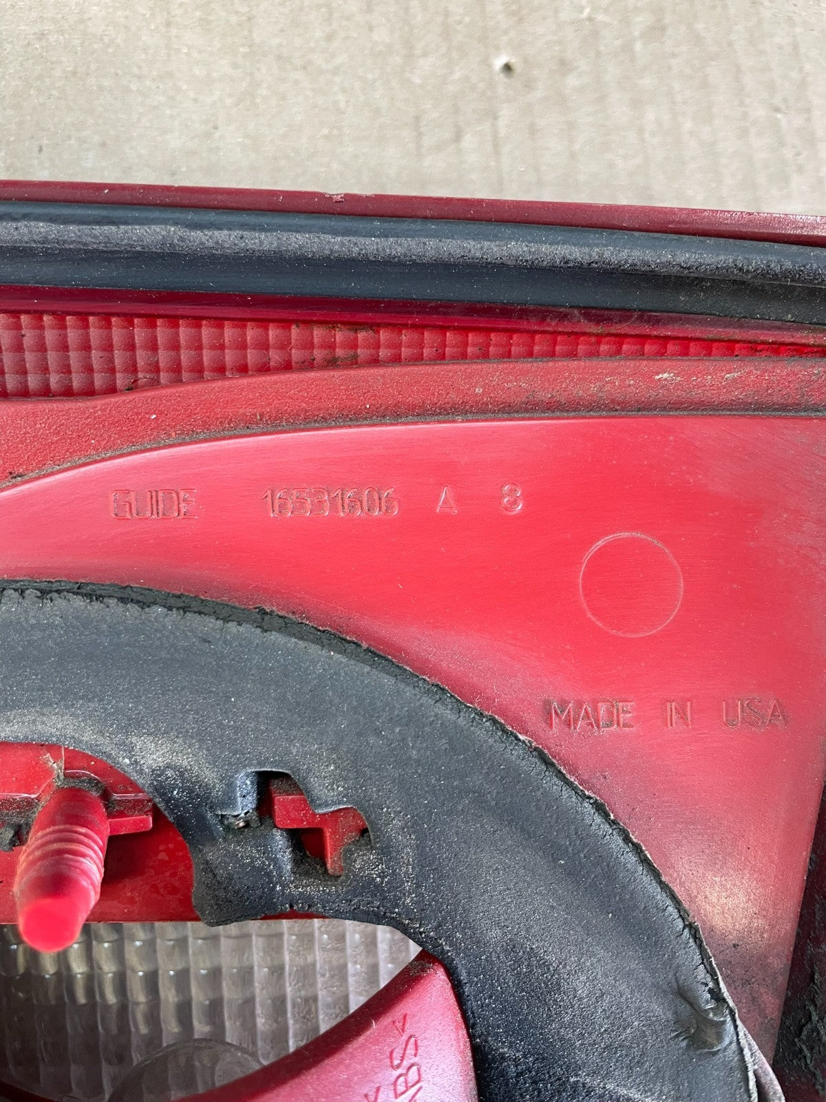 2003 2004 2005 Chevrolet Cavalier Rear Trunk LID Center Tail Light Oem AB7987 DG10
