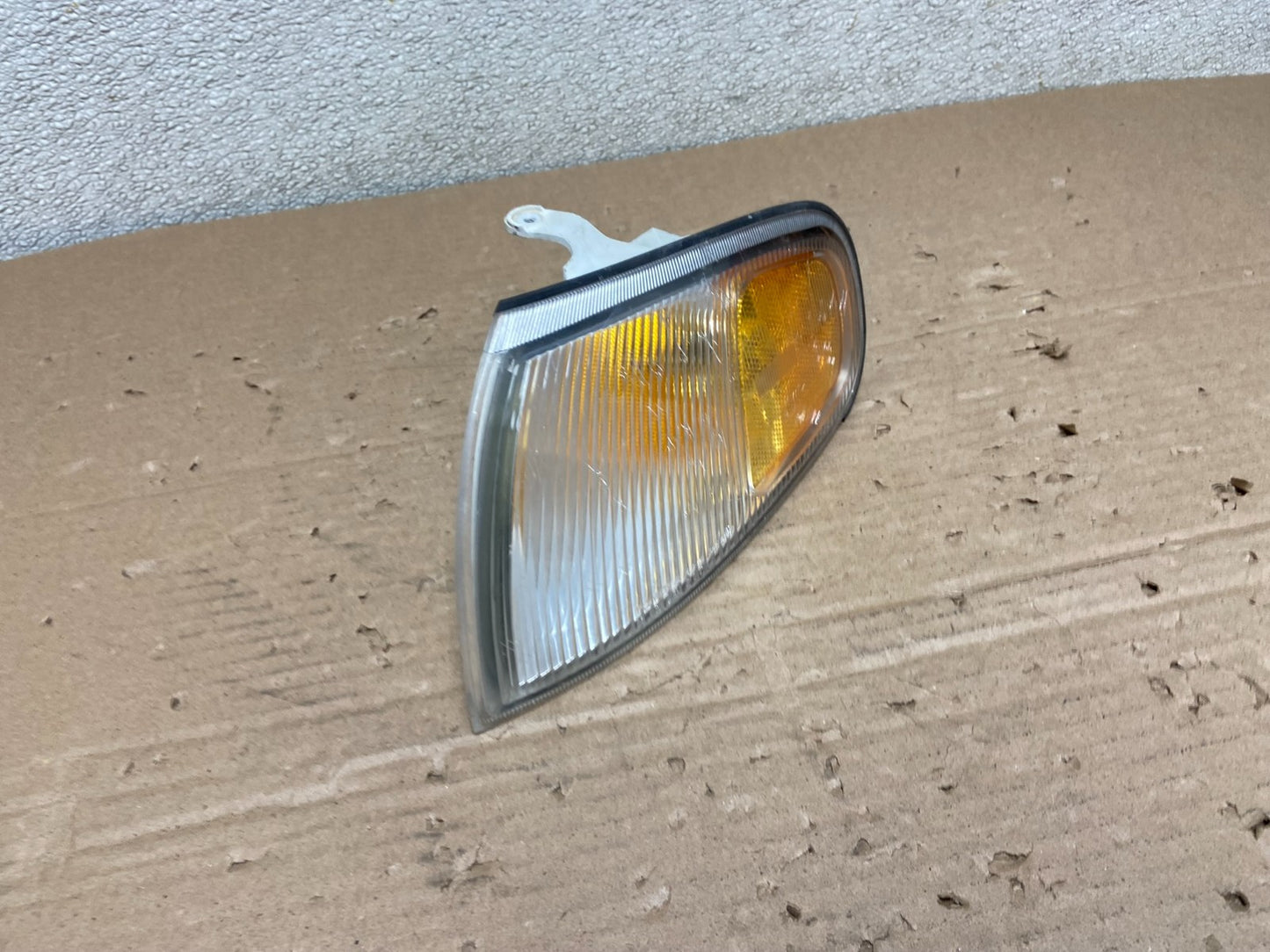 1995 to 1996 Toyota Camry Left Driver LH Side Turn Signal AB1466 DW2