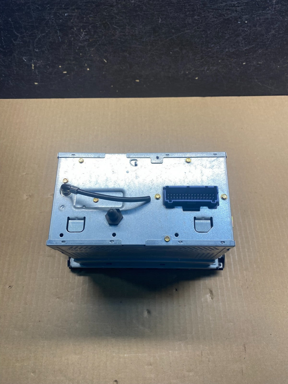 2002-2005 Cadillac Deville AM FM Cassette Radio Stereo CD Player AG3797 DG6