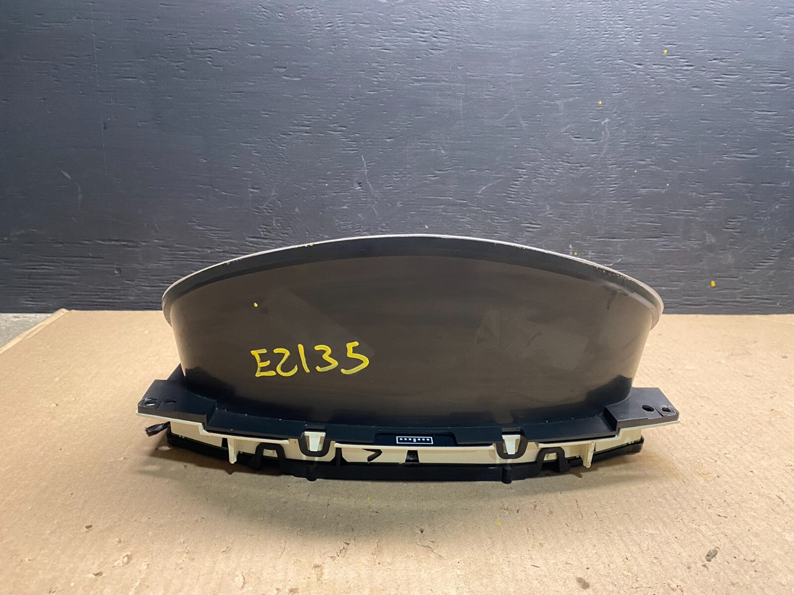 2004 to 2007 Chevrolet Express Speedometer Cluster Gauge E2135 PS4