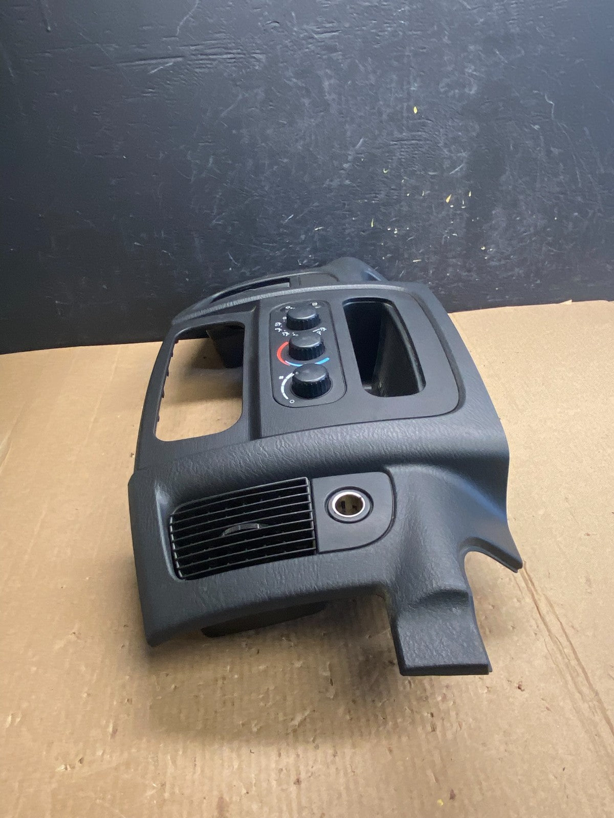 2002 to 2005 Dodge Ram Radio Climate Control Dash Air Vent Bezel Trim AE4230 DG1
