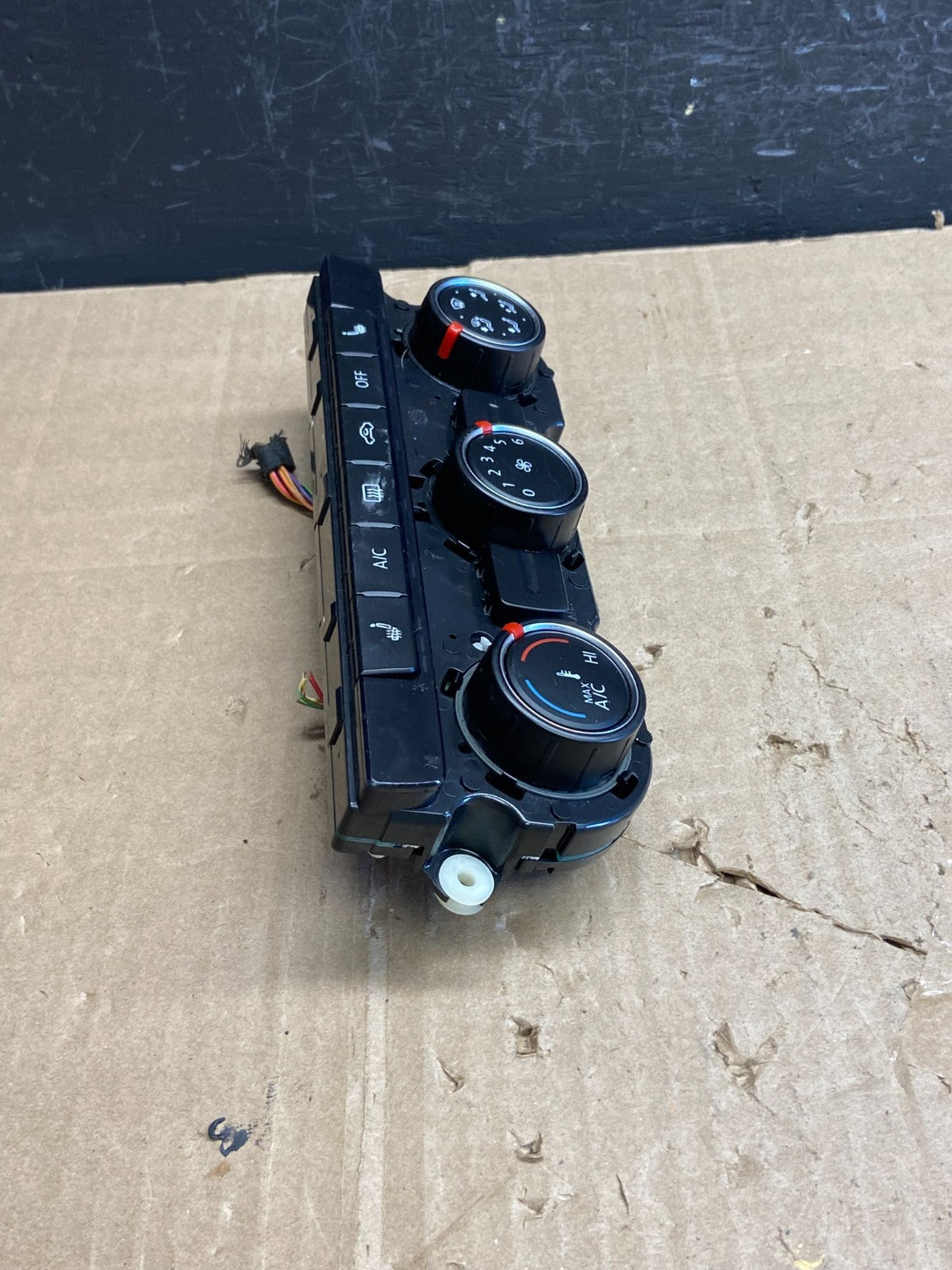 2012 - 2015 Volkswagen Passat Center Climate Control Panel AC Heater AE1765 DG1