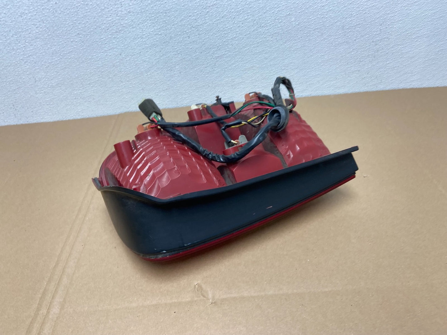 2003 2004 2005 Kia Sedona Left Driver LH Side Tail Light OEM AB6749 DW5