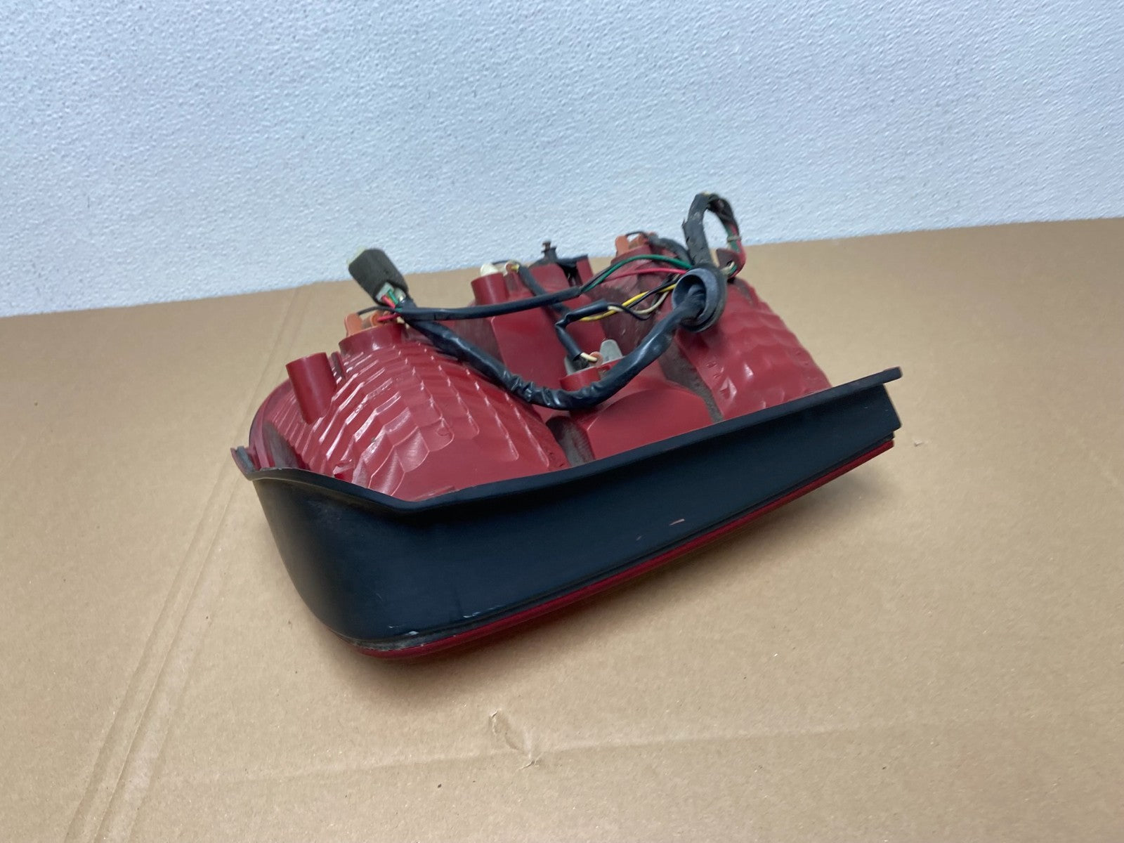 2003 2004 2005 Kia Sedona Left Driver LH Side Tail Light OEM AB6749 DW5