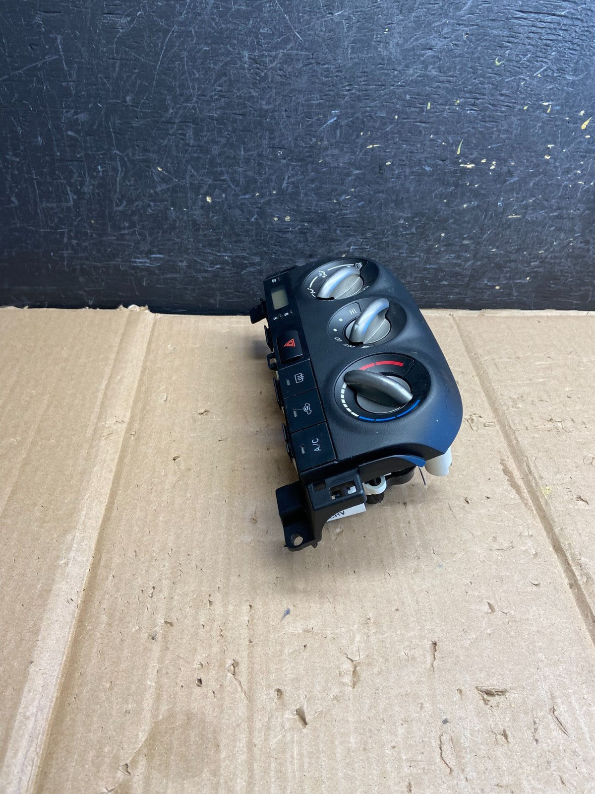 2004 - 2005 Toyota RAV4 A/C Heater Climate Control Unit Switch ai2693 DG1