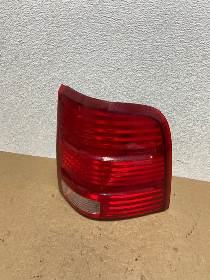 2002 to 2005 Ford Explorer Right Passenger Rh Side Tail light OEM AC1491 LK0