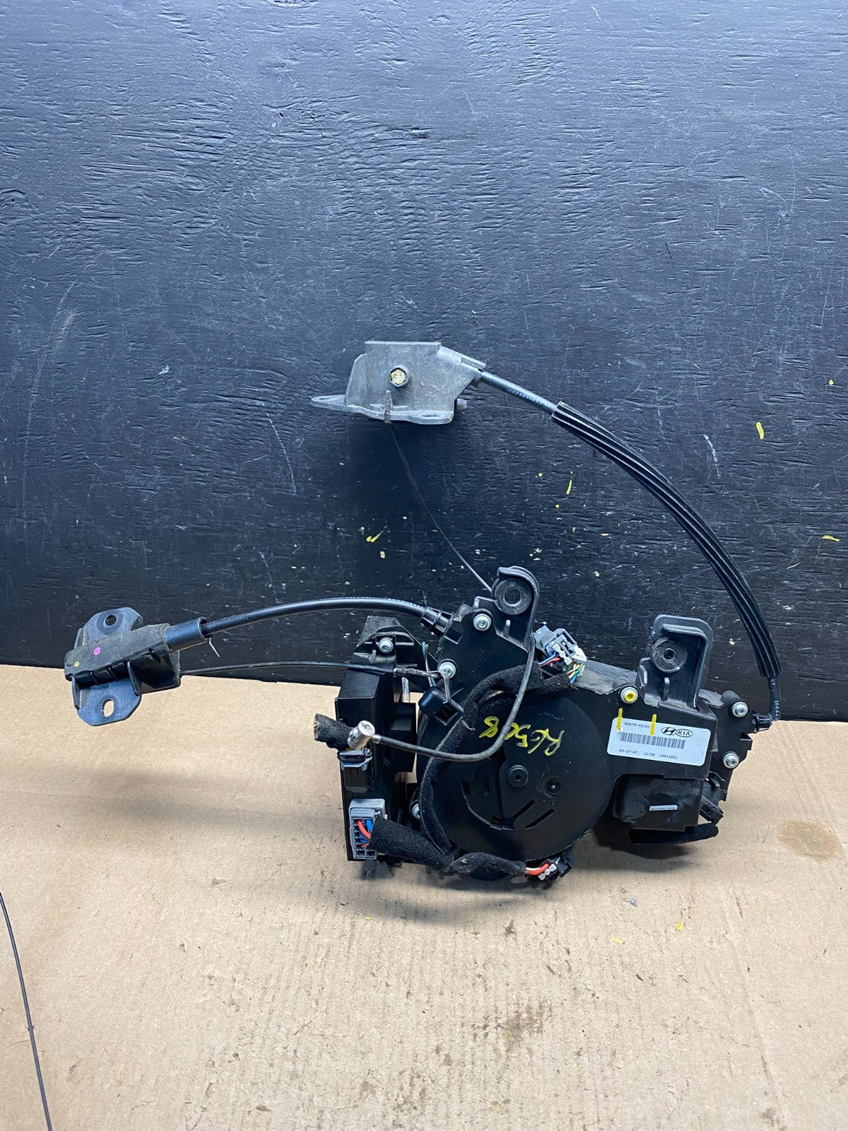 2007-2014 Kia Sedona Left Electric Power Sliding Door Motor Regulator R6508 DG0