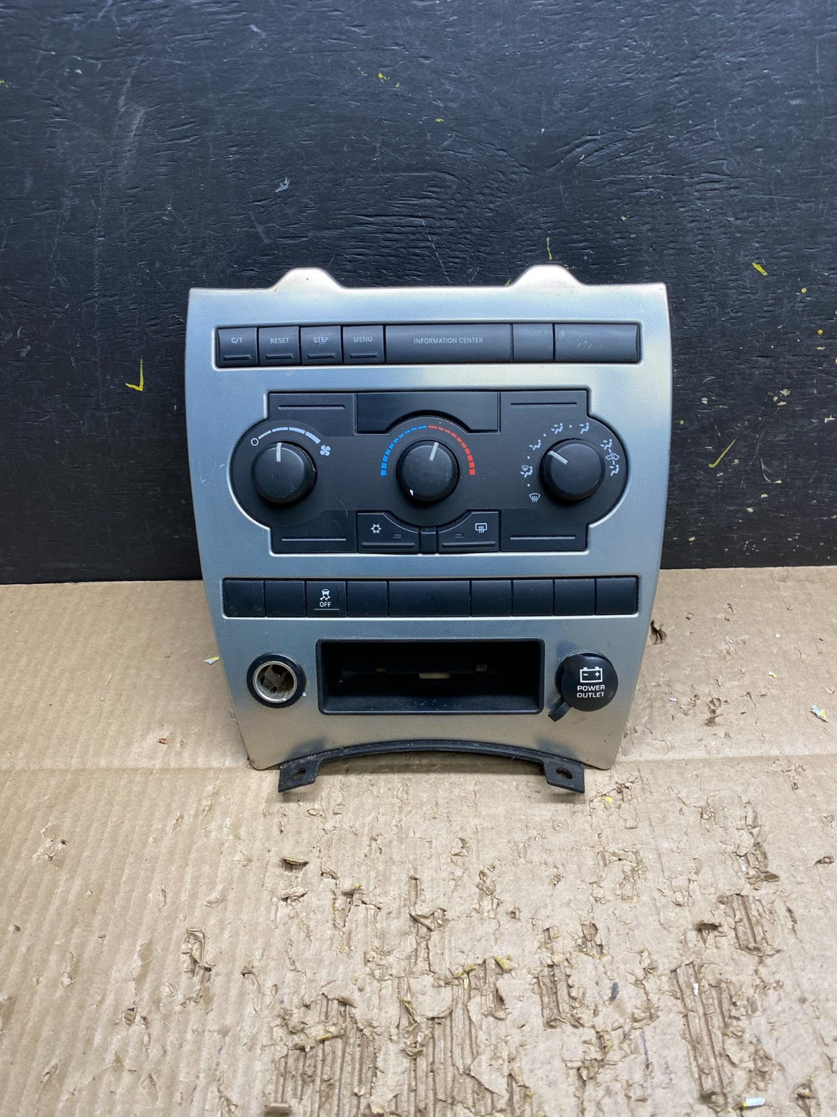 2005 2006 2007 Jeep Commander Grand Cherokee A/C Climate Control Bezel v7609 DG0