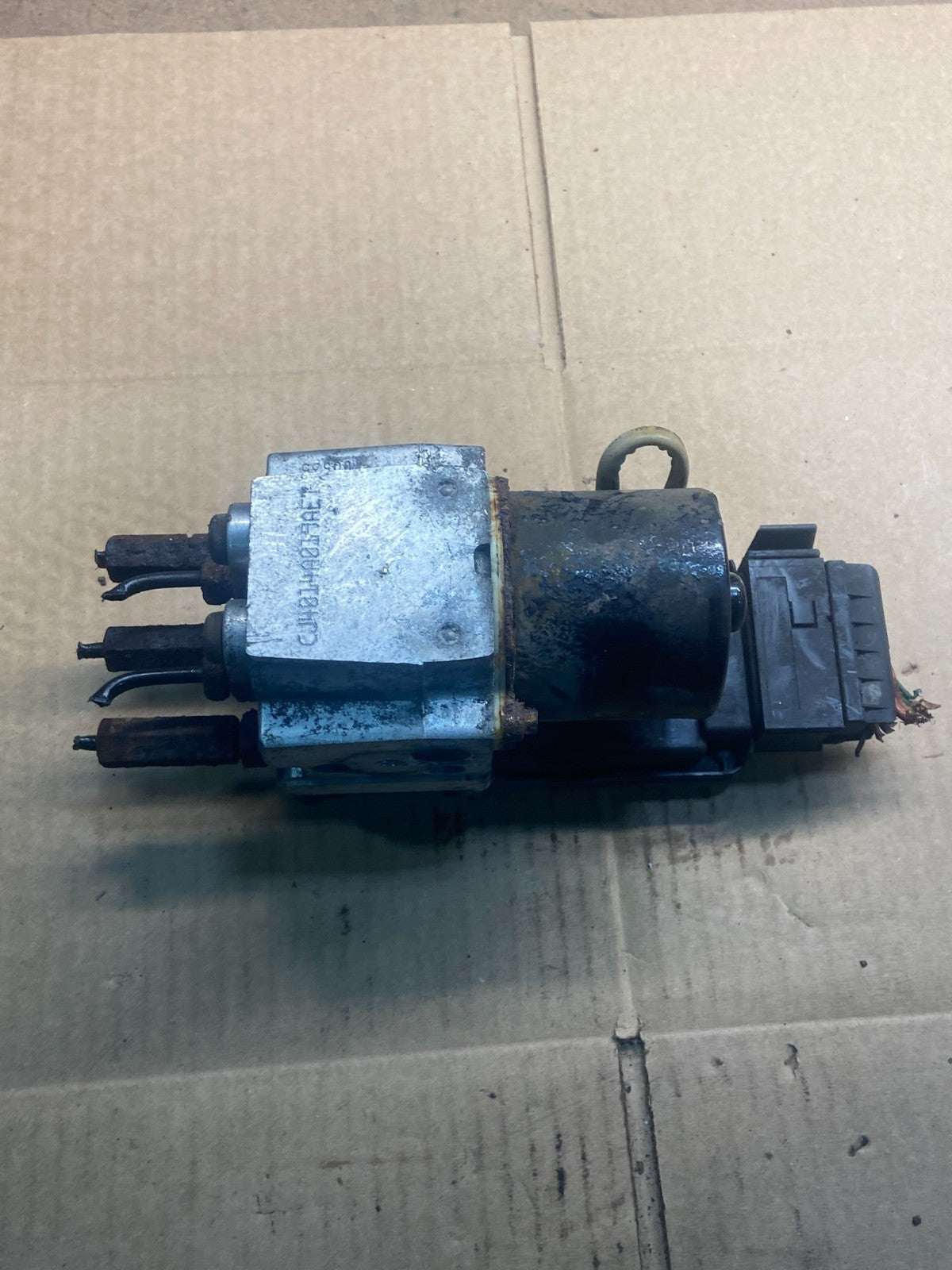 1999 to 2000 Ford F250 F350 SRW ABS Pump Control OEM 2c342c346be y4342 DG6
