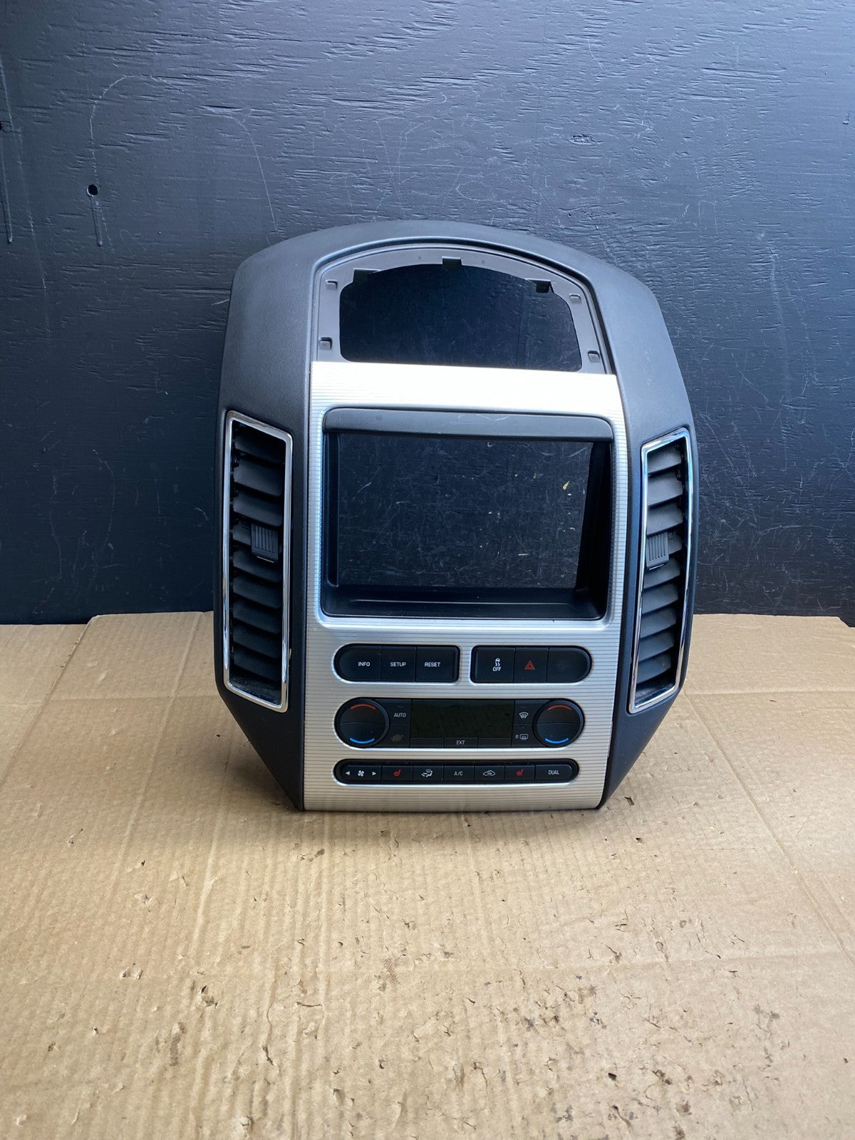 2007 - 2010 Ford Edge Heater Climate Control Radio Control Dash Bezel AC9506 DG0