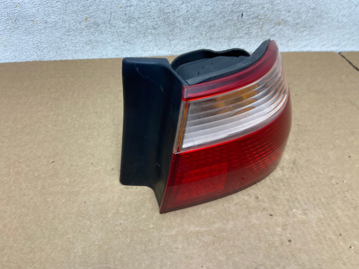 1998 to 2000 Honda Accord Sedan 4door Right RH Side Tail Light AI3331 LK2