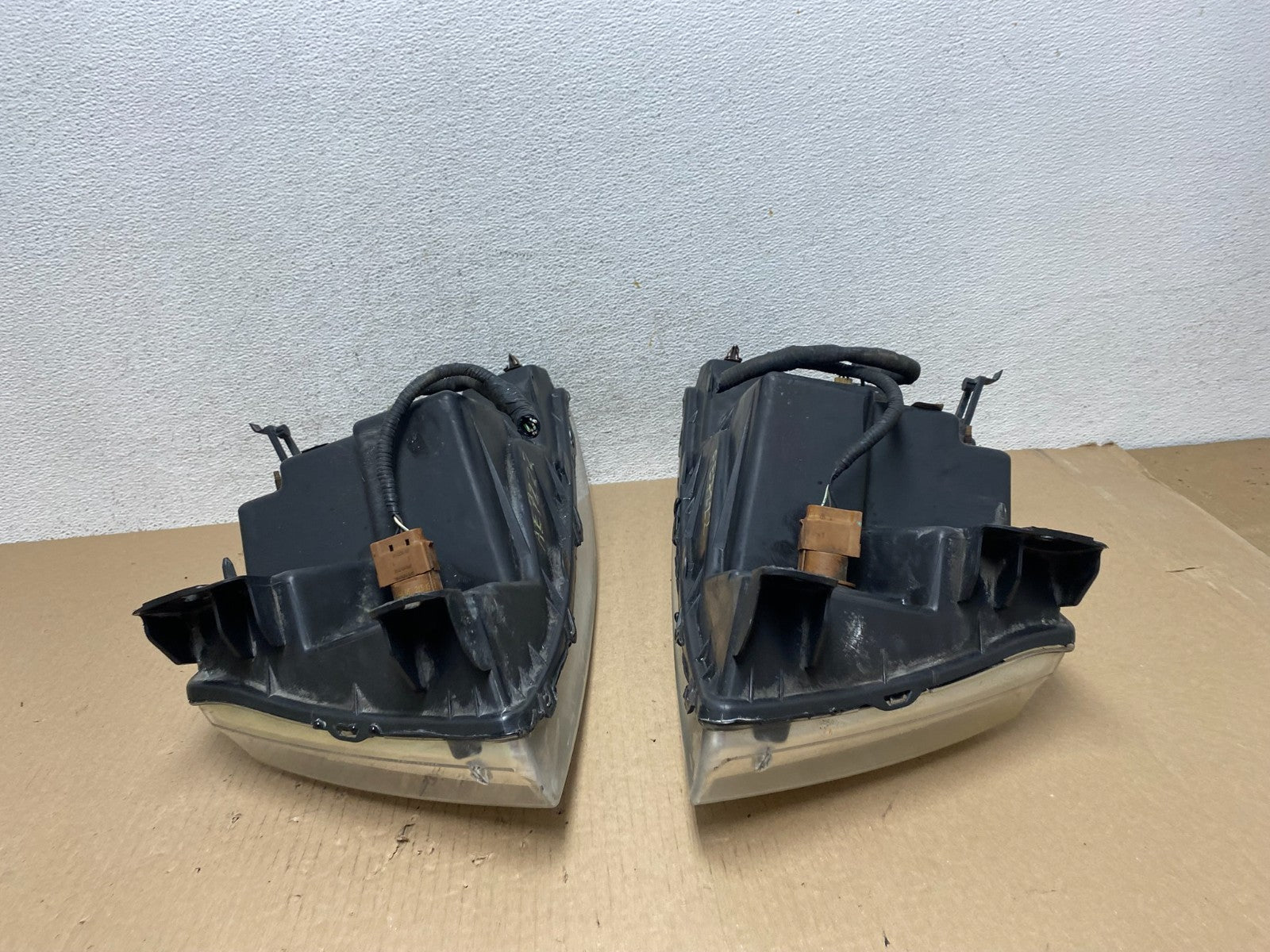 2004 to 2008 Ford F-150 F150 Left+Right Halogen Headlights AE7222 DW10