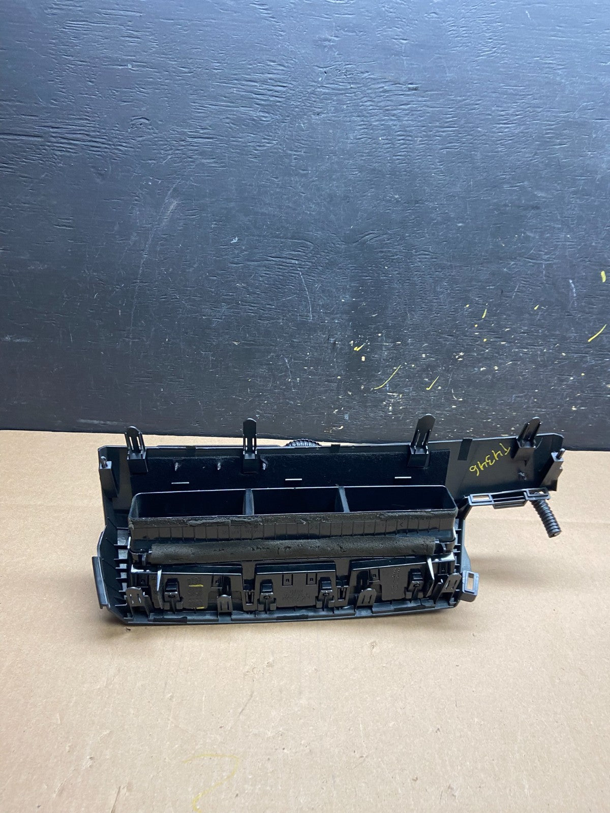 2012 2013 2014 Toyota Prius V Center Dash A/C Air Vents With Trim t4347 DG4