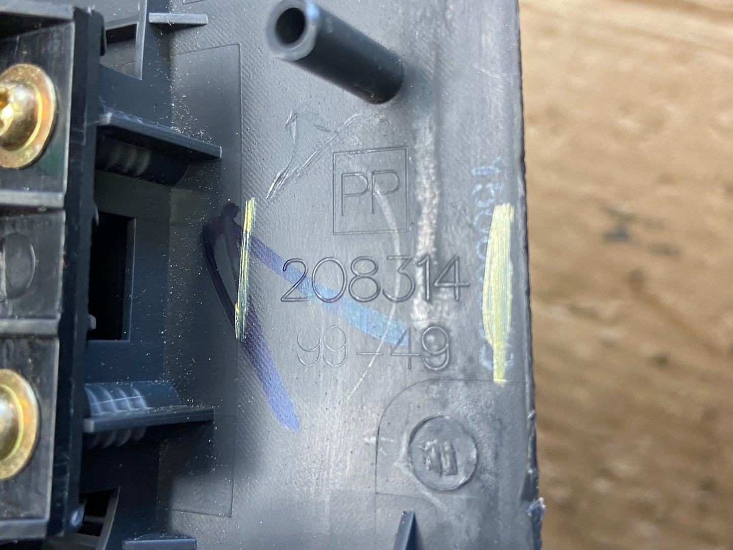 1999 to 2002 Chevrolet Silverado Master Power Window Switch AE4018 DG5