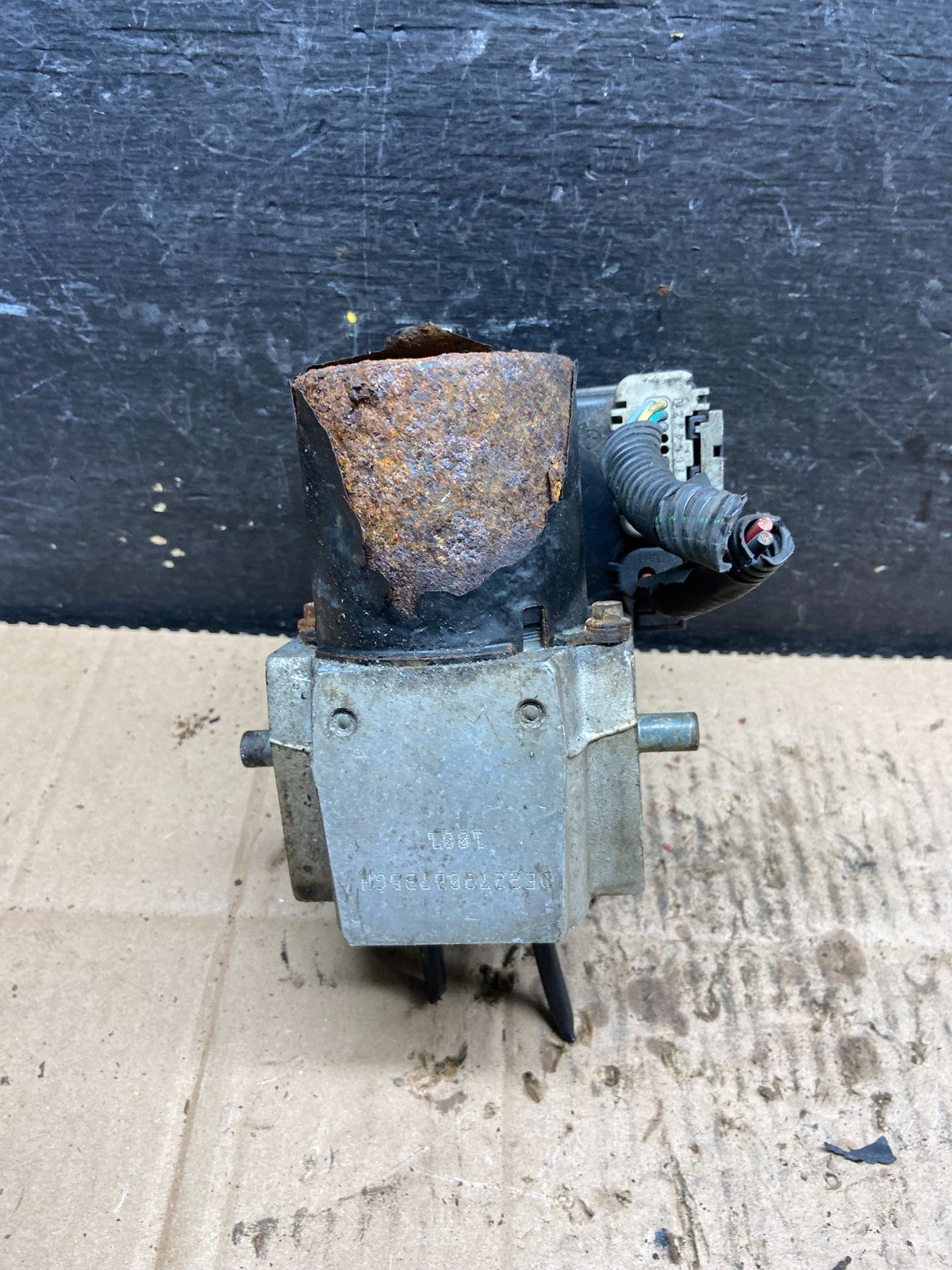 2004-2006 Chevrolet Express ABS Pump Control OEM 13567118 Module Q6116 DG2