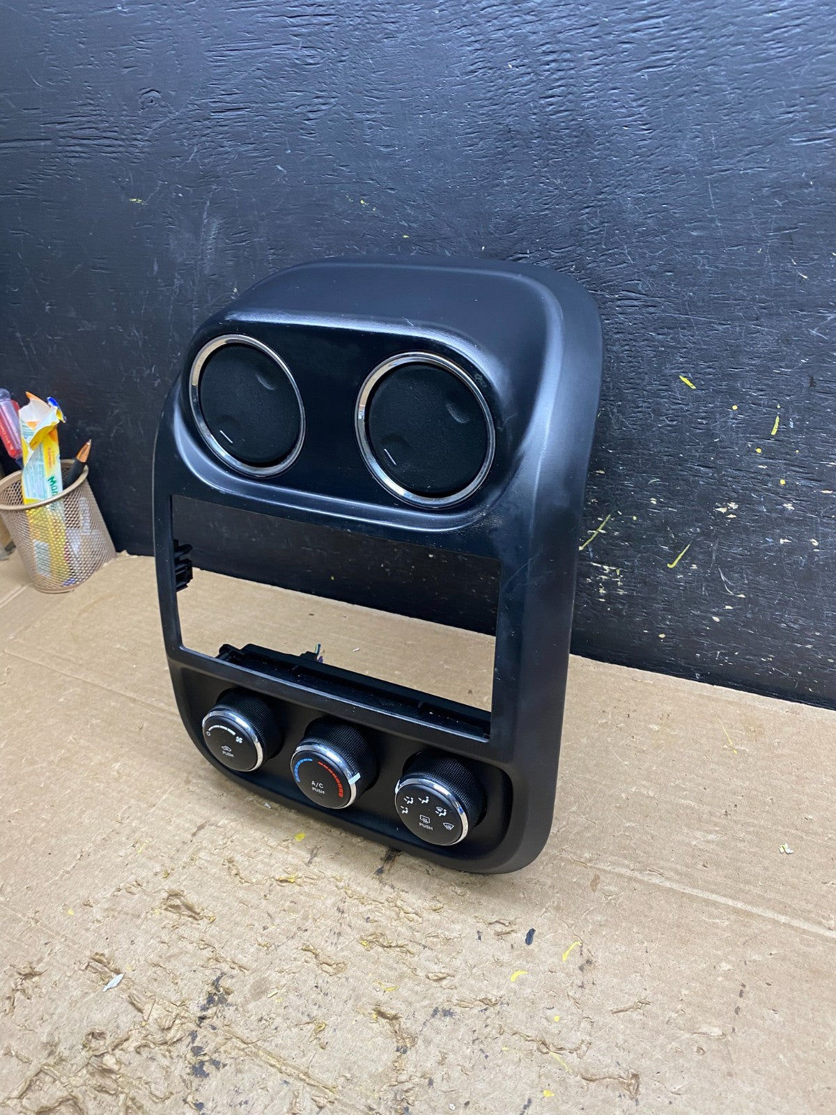 2011 to 2017 Jeep Patriot Dash Climate Temperature Control Radio Bezel X1447 1DG1