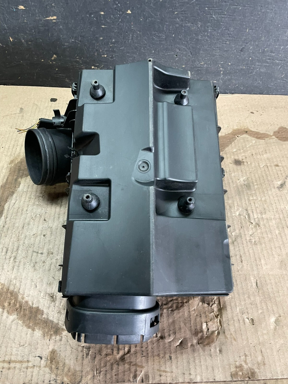 2007 to 2010 BMW X5 Air Intake Cleaner Filter Housing Box M8984 DG5