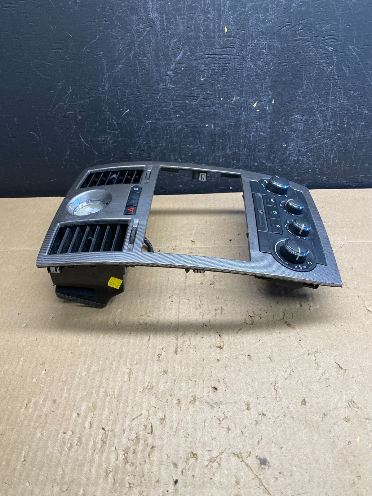 2008 to 2010 Chrysler 300 Dash Heater A/C Climate Control Radio Panel AC6744 DG1